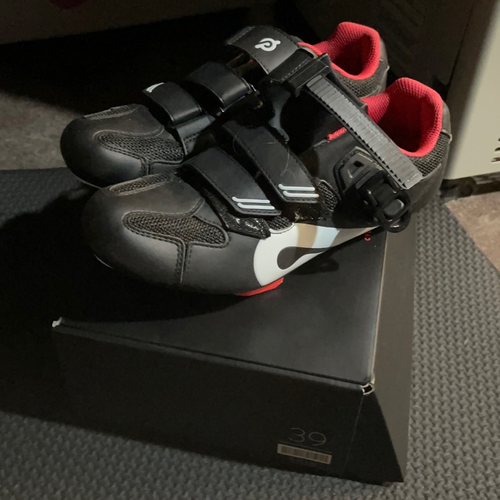 Peloton women’s  bike shoe size 39 or 8